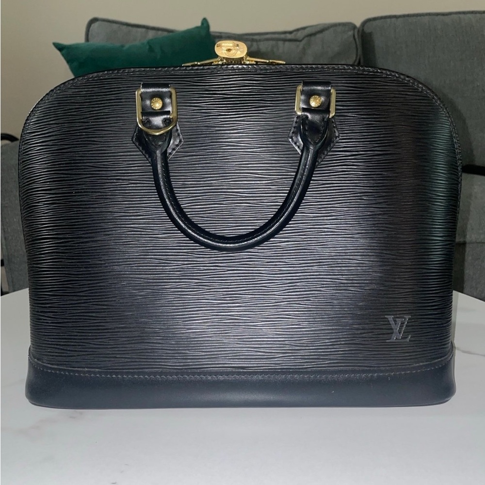 Alma PM in epi leather